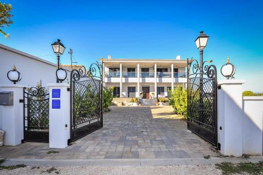 Apartments Victoria Privlaka - Housity