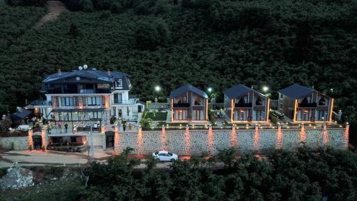 Poison Garden Suite & SPA - Housity