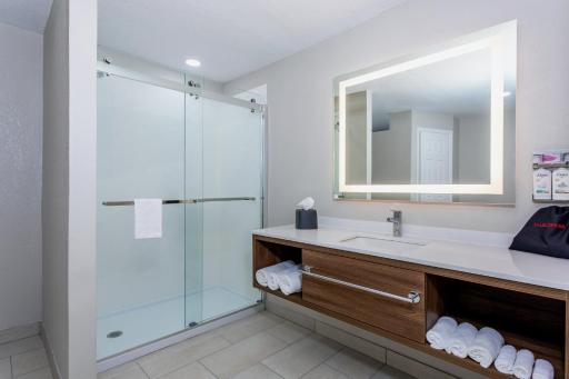 Holiday Inn Hotel & Suites Daytona Beach On The Ocean, an IHG Hotel - Housity
