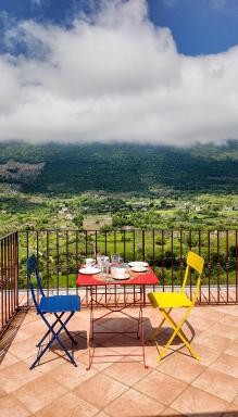 Laurus Home Restaurant B&B - Housity