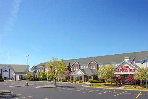 Hilton Garden Inn Milwaukee Northwest Conference Center - Housity