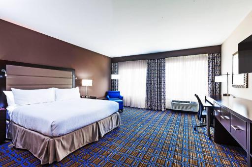Clarion Hotel The Colony - Plano West - Housity