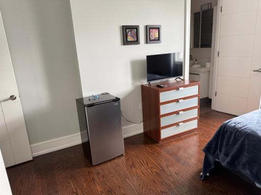 Modern House in Toronto - Housity