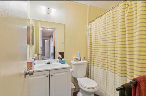 New! Fun just 20 min from Dallas 3-BRM Home - Housity