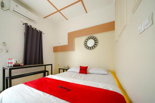 RedDoorz @ Jalan Raya Tuparev Karawang - Housity