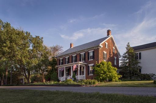 Pheasant Field Bed and Breakfast - Housity