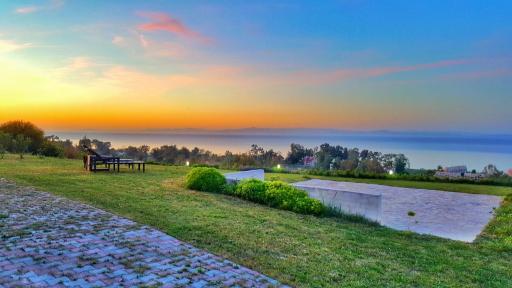 Bungalow White Tennis Apartments & Suites - Housity