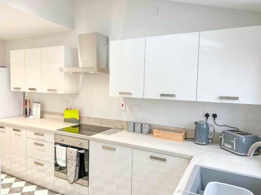 Arden House -Modern, Stylish 3-bed near Solihull, NEC, Resorts World, Airport,HS2 - Housity