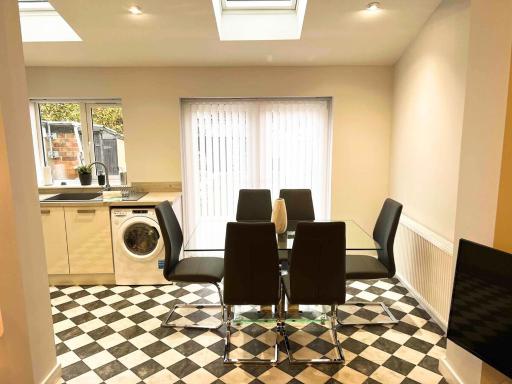 Arden House -Modern, Stylish 3-bed near Solihull, NEC, Resorts World, Airport,HS2 - Housity