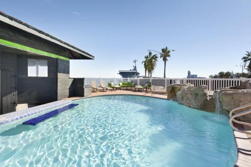 DoubleTree by Hilton Corpus Christi Beachfront - Housity