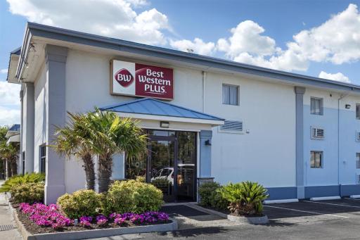 Best Western Plus Chesapeake Bay-Norfolk - Housity