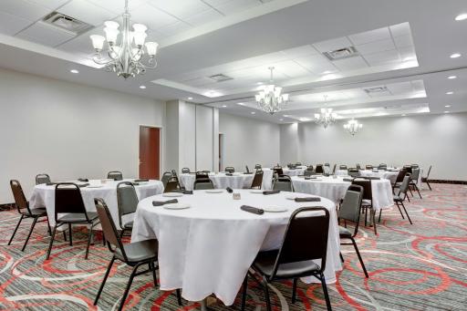 Holiday Inn Lafayette North, an IHG Hotel - Housity