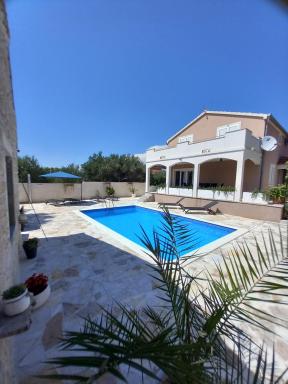 Leggiero - Housity