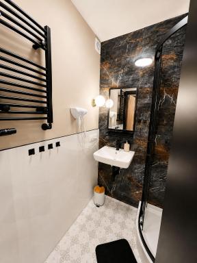 Przestronny apartament w centrum miasta - Housity