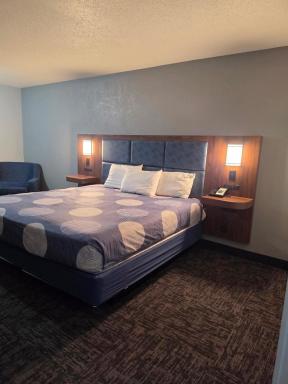 American Inn North Kansas City - Housity