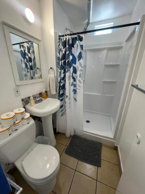 ITH Beach Bungalow Surf Hostel San Diego - Housity