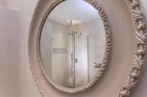 Flag Suites - Housity
