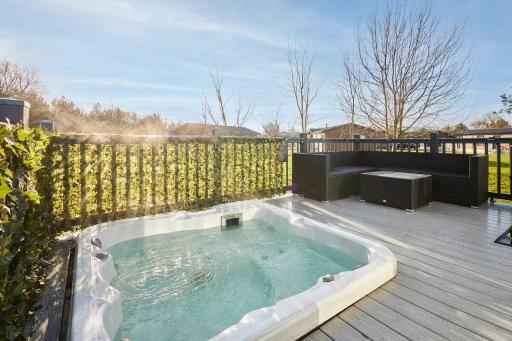 Coopers Cabin With Hot Tub - Housity