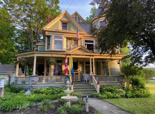 Bentley House Bed and Breakfast - Housity