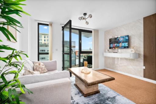 Stylish Apartment - City Centre - Parking & Balcony - Netflix 351CP - Housity