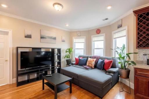 STAY FULL PAY HALF - 90 Boston Spacious Convenient Apartment - Housity