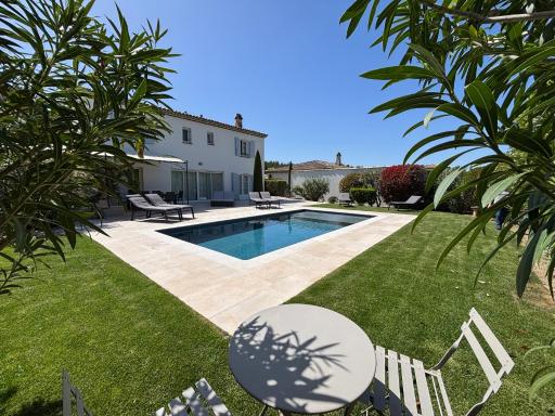 Golf de Pont Royal Villa les Micocouliers climatisée 4 chambres Piscine chauffée Parking - Housity