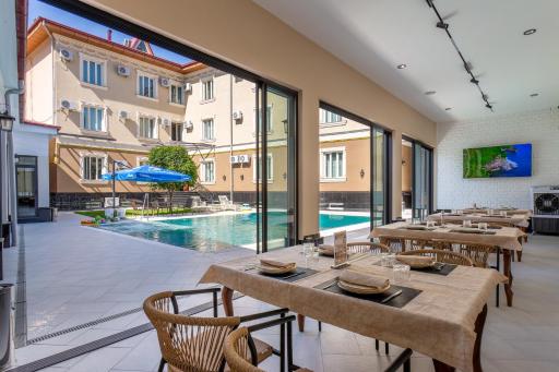 Grand Nur Hotel - Housity