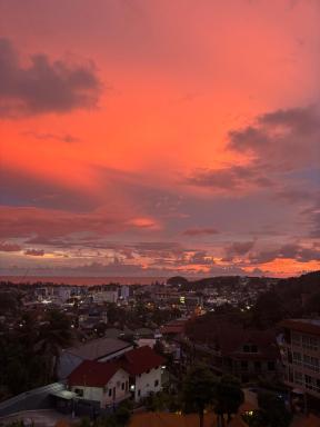 Mountain Seaview Luxury Apartments - Housity