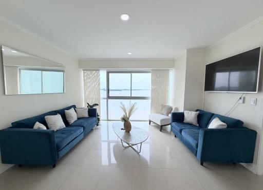 Riverfront II, piso 2, suite vista al rio, Puerto Santa Ana, Guayaquil - Housity