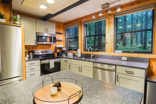 Treetop Hideaway, Sleeps 2 - Housity