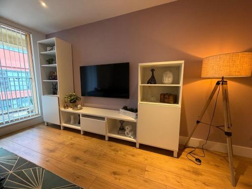 Spacious Luxury Waterfront Apartment - Housity