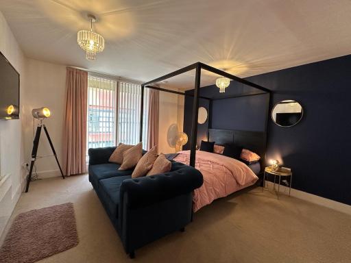 Spacious Luxury Waterfront Apartment - Housity