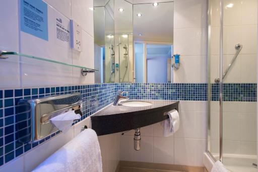 Holiday Inn Express Lincoln City Centre, an IHG Hotel - Housity