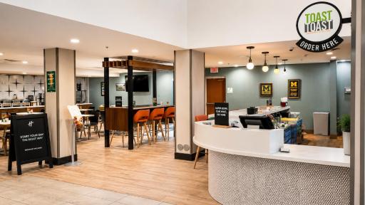 Holiday Inn Hotel & Suites Ann Arbor University of Michigan Area, an IHG Hotel - Housity