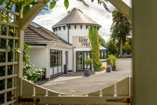The Lodge Hotel - Housity