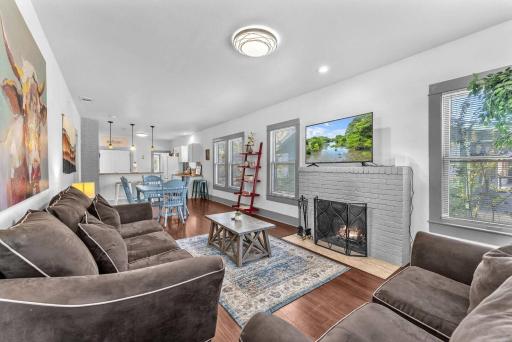THE FARMHOUSE - FAMILY FRIENDLY DOWNTOWN COTTAGE - Housity