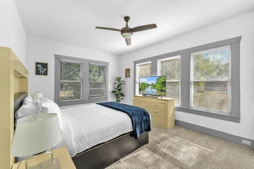 THE FARMHOUSE - FAMILY FRIENDLY DOWNTOWN COTTAGE - Housity