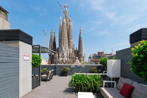 Sensation Sagrada Familia - Housity