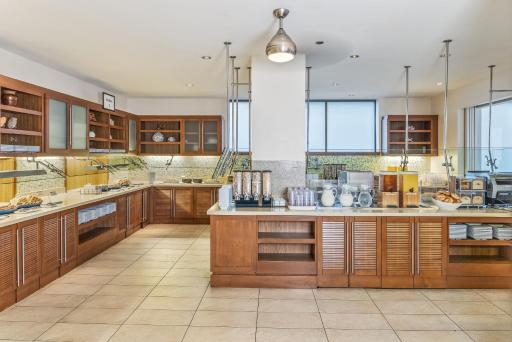 Hyatt Place Waikiki Beach - Housity