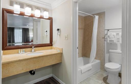 Quality Inn Long Beach - Signal Hill - Housity