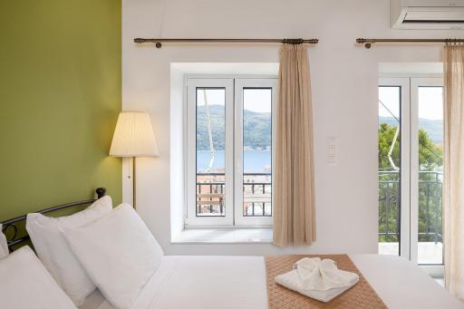 Stonehouse with wonderful seaview - Housity