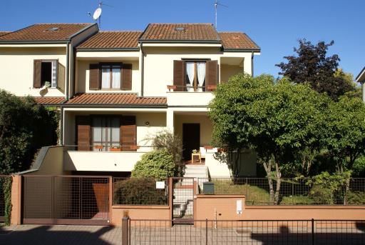 B&B Il Glicine di Basiglio - Housity