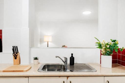 2 Bedroom Apartment Ultimo With Balcony - NetFlix - Housity