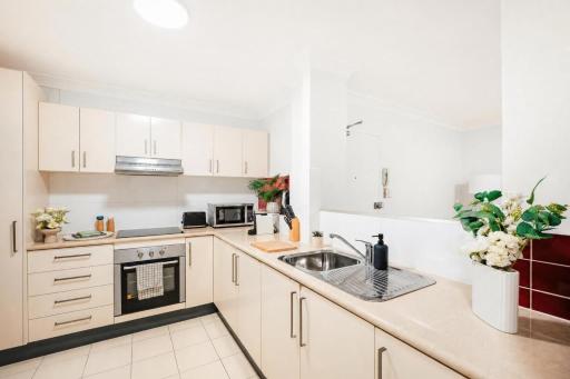 2 Bedroom Apartment Ultimo With Balcony - NetFlix - Housity