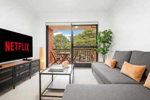 2 Bedroom Apartment Ultimo With Balcony - NetFlix - Housity