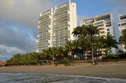 Resort Playa Azul Departamentos frente al mar - Housity