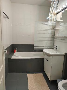 Adrian Home, Central - Housity