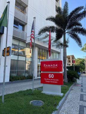 Ramada Hotel & Suites Campos Pelinca - Housity