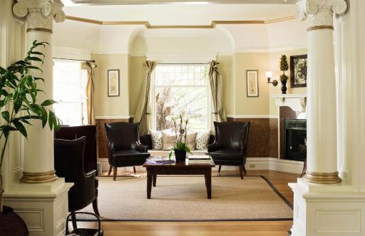 1801 First Luxury Inn - Housity