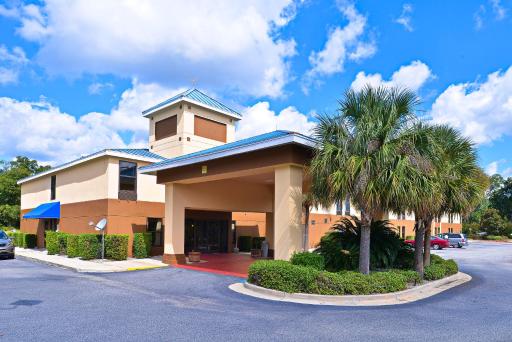 Econo Lodge Darien - Housity